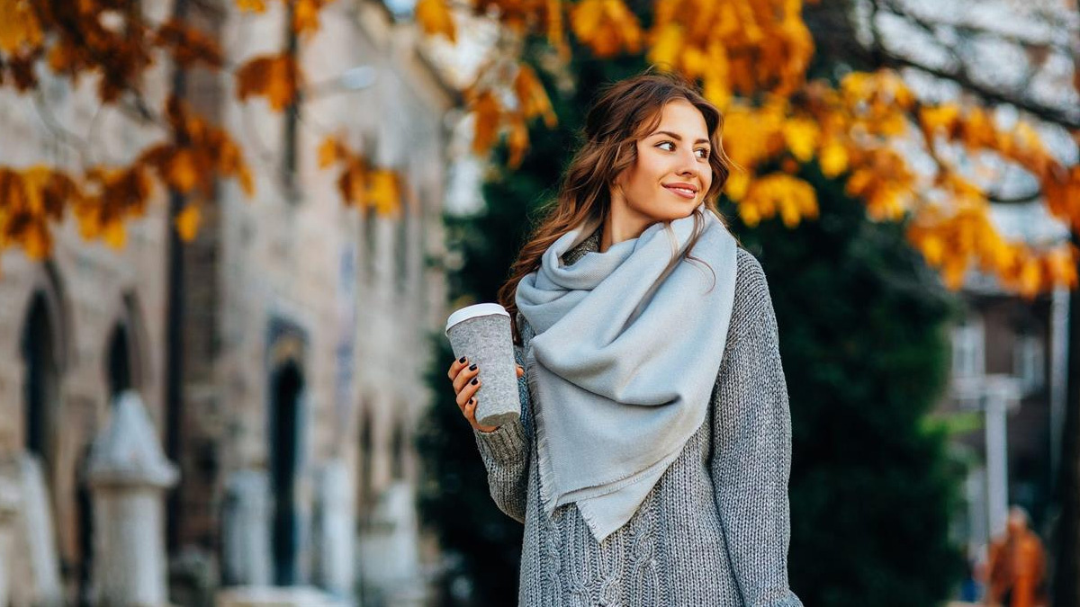 С чем носить шарф-палантин: готовые образы и работающие сочетания